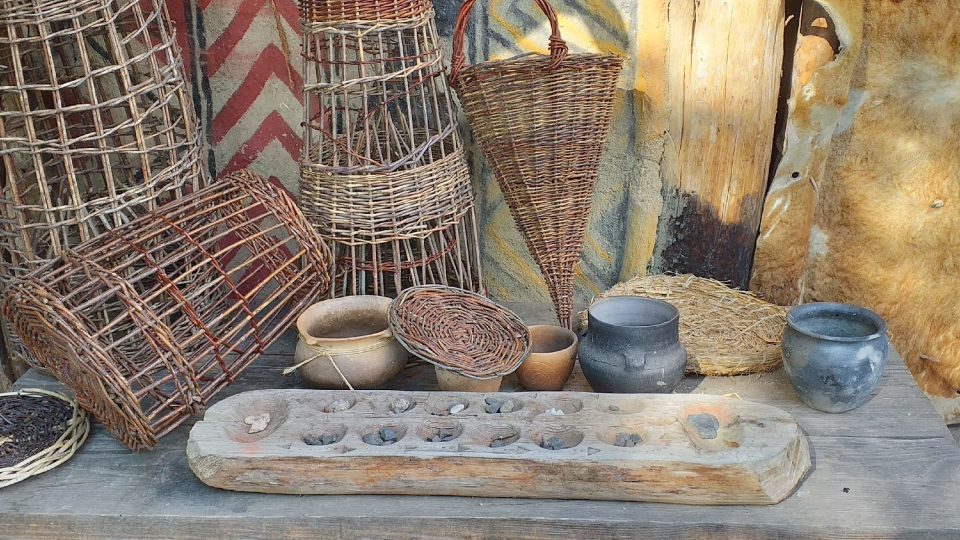 V archeoskanzenu jsou k vidění i předměty denní potřeby | foto: Stanislava Brádlová, Český rozhlas V archeoskanzenu jsou k vidění i předměty denní potřeby