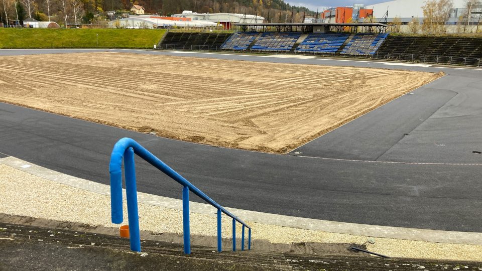 V Karlových Varech končí první etapa rekonstrukce atletického stadionu v městské části Tuhnice