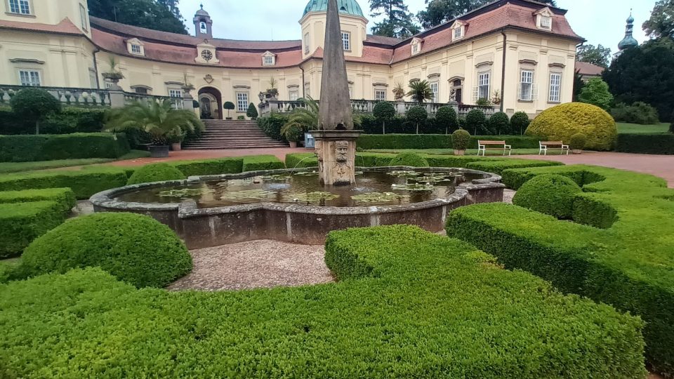 Nádvoří zdobí kašna | foto: Silvie Pospíšilová, Český rozhlas Nádvoří zdobí kašna