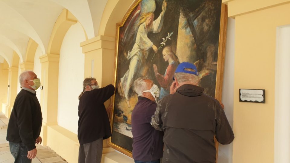 První tři obrazy se vrátily do poutního areálu Maria Loreto ve Starém Hrozňatově