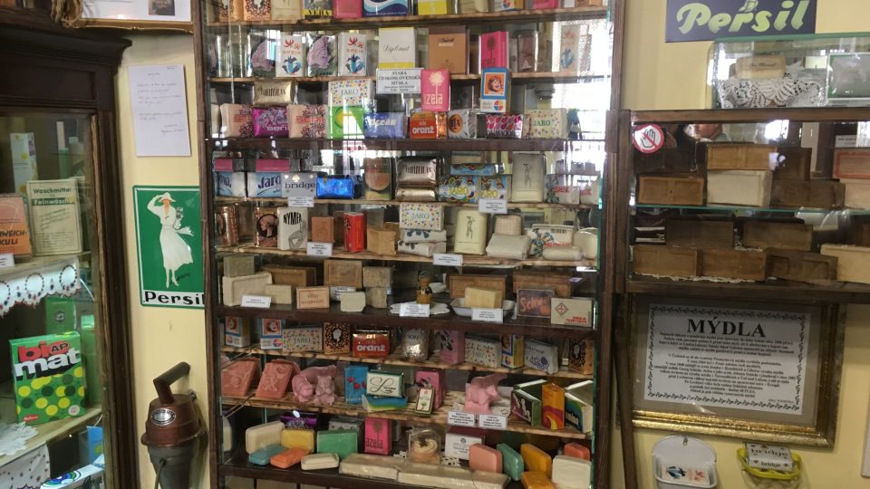 Mýdla v muzeu žehlení a praní.JPG