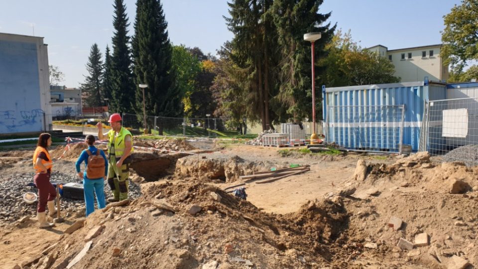 Dva unikátní historické sklepy se podařilo najít dělníkům při stavbě parkoviště v Aši