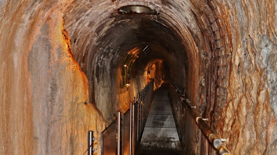 Podzemí Vřídelní kolonády