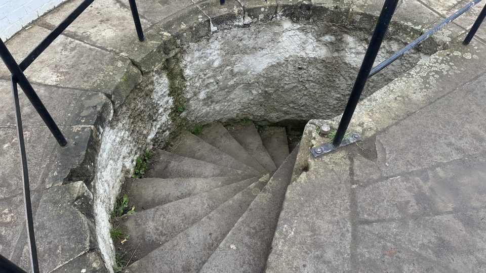 Točité schodiště vás dovede na vrchol rozhledny | foto: Jana Strejčková, Český rozhlas Točité schodiště vás dovede na vrchol rozhledny