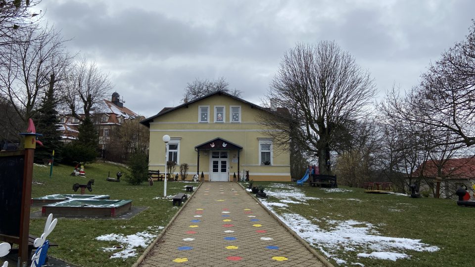 Školka stojí hned pod Seebohmovou vilou