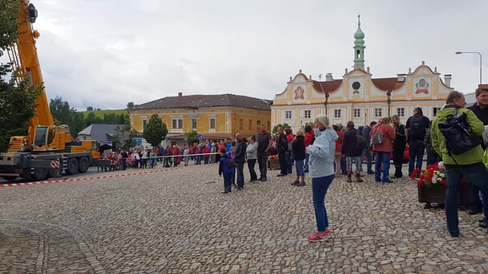 Instalování zvonů do kostela v Kašperských Horách | foto: Lukáš Milota, Český rozhlas Instalování zvonů do kostela v Kašperských Horách