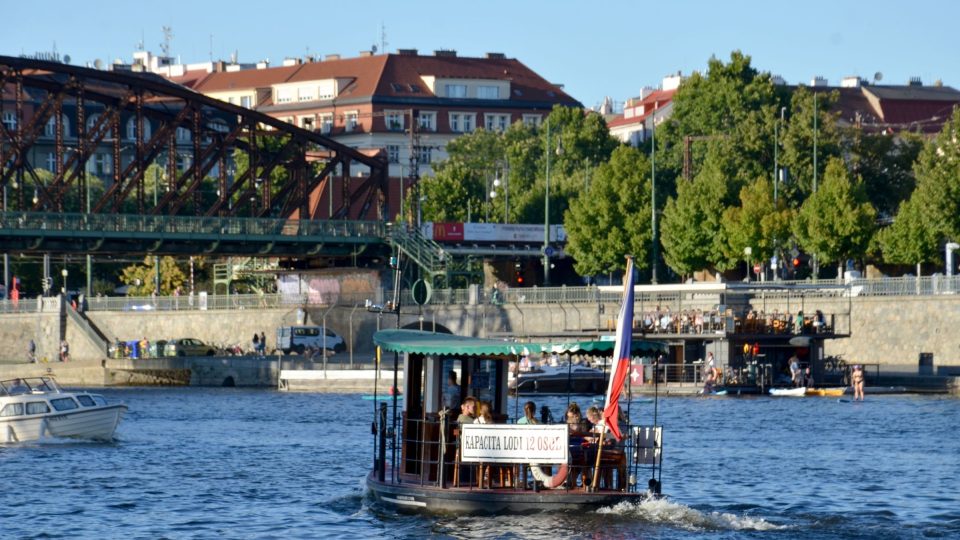 Na plavidle se dočtete, jakou má kapacitu