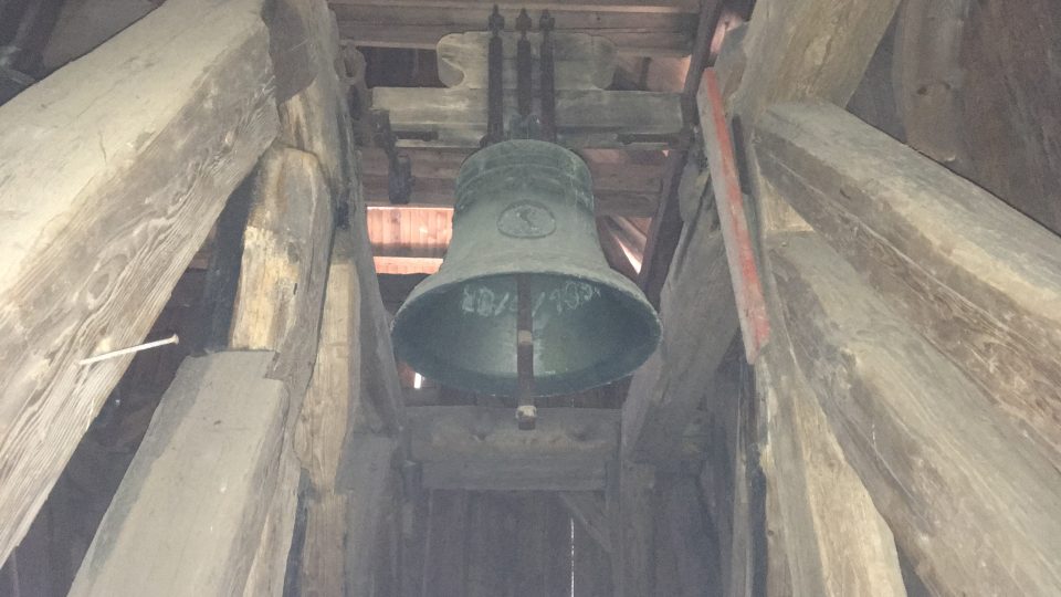 Původní zvony byly sejmuty během druhé světové války