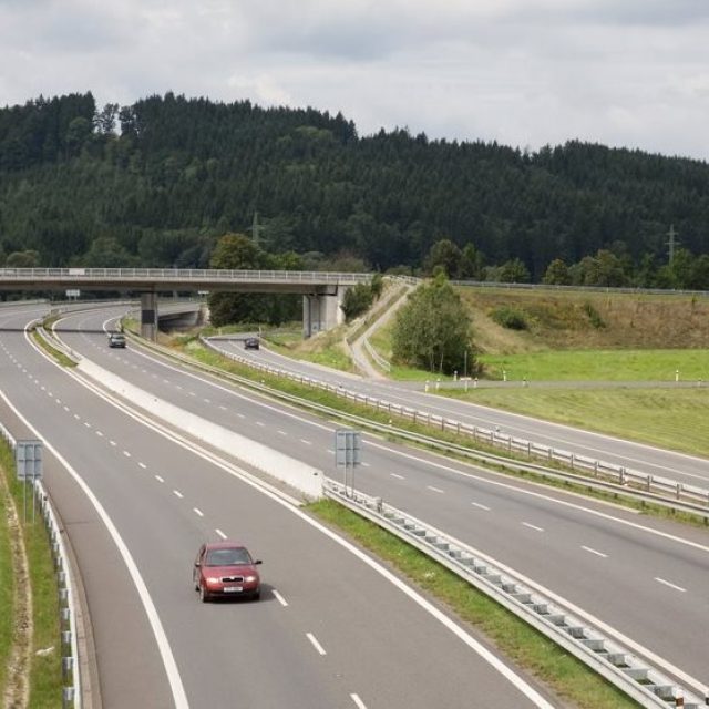 V příštím roce by se měl systém v Karlovarském kraji rozmístit na dalších úsecích