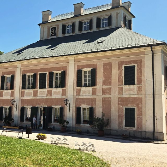 Ratibořický zámek stojí v Babiččině údolí severně od České Skalice | foto: Vladislava Wildová,  Český rozhlas