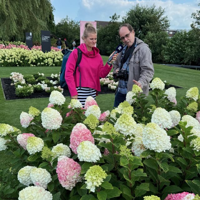 Hana Šoberová a zahradník Pavel Chlouba | foto: Hana Šoberová,  Český rozhlas