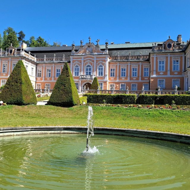 Rokokový zámek v Nových Hradech byl dokončený v roce 1777 | foto: Tereza Brázdová,  Český rozhlas