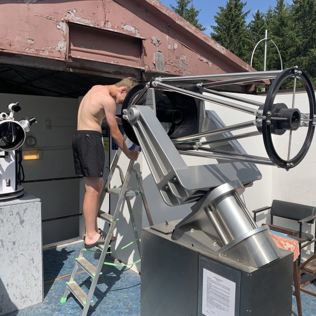 Jeden z účastníků astronomického tábora na hvězdárně Františka Krejčího v Karlových Varech | foto: Amálie Bártová,  Český rozhlas
