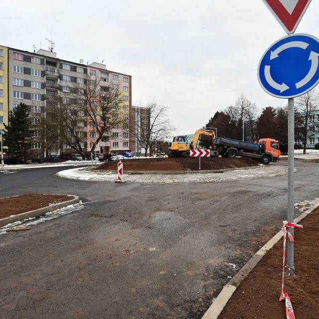 Rozestavěný kruhový objezd v Sokolově | foto: Slavomír Kubeš,  ČTK