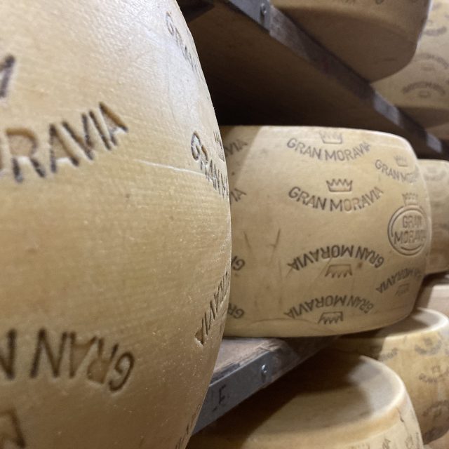 Skladiště sýrů Gran Moravia je v obci Campodoro | foto: Pavel Novák,  Český rozhlas