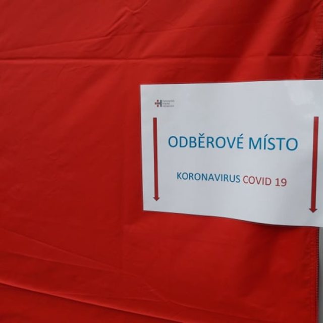 Odběrové místo v Karlových Varech  (ilustrační foto) | foto: Ivana Sedláčková,  Český rozhlas