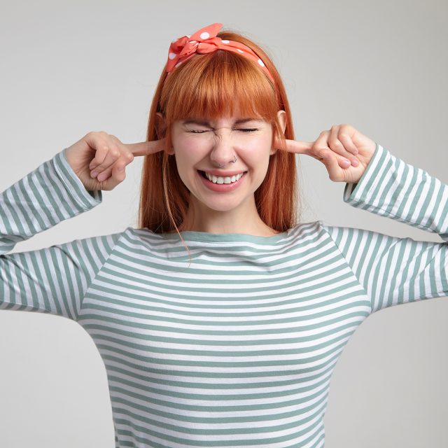 Bylinkářka Radka Svatošová se zaměřila na alternativní možnosti zmírnění potíží,  kterým se odborně říká tinnitus | foto: Shutterstock