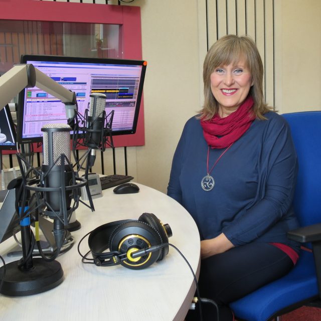 Světlana Čiberová ve studiu Českého rozhlasu Hradec Králové | foto: Milan Baják,  Český rozhlas