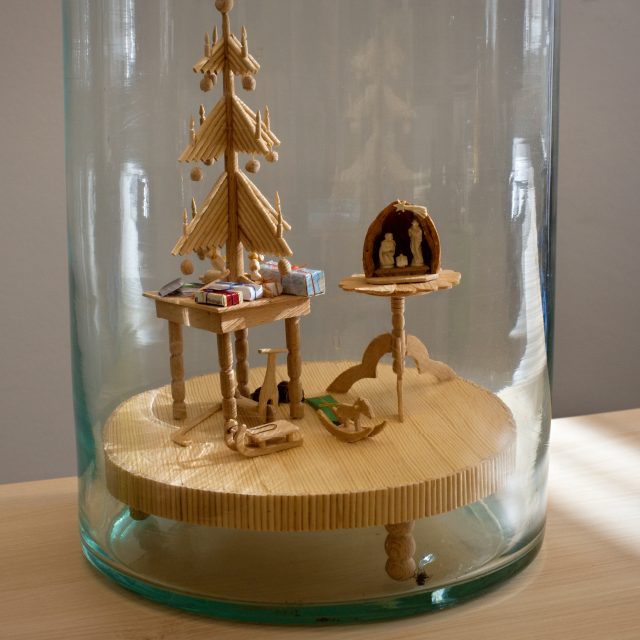 Objekty uvnitř láhví,  autory jsou Leopold Heneš a vnuk David Urbánek | foto: Martin Kozlovský,  Český rozhlas