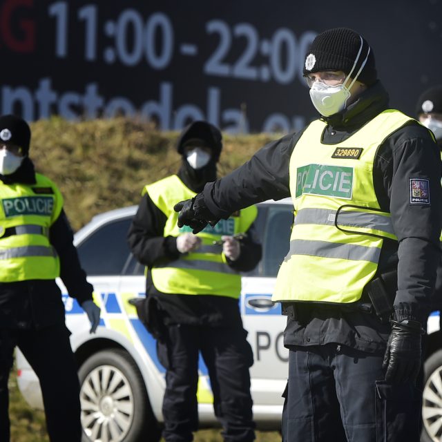 Kontroly na hraničním přechodu Folmava | foto: Miroslav Chaloupka,  ČTK