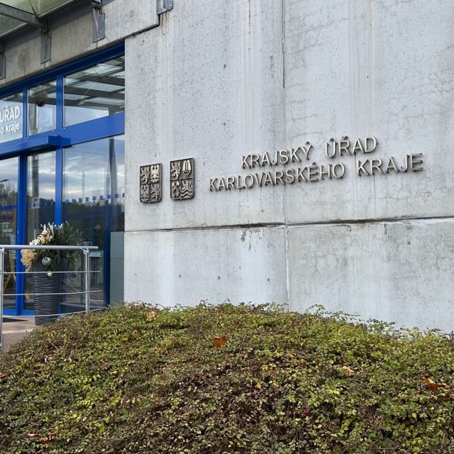 Krajský úřad Karlovarského kraje  (ilustrační foto) | foto: Jana Strejčková,  Český rozhlas