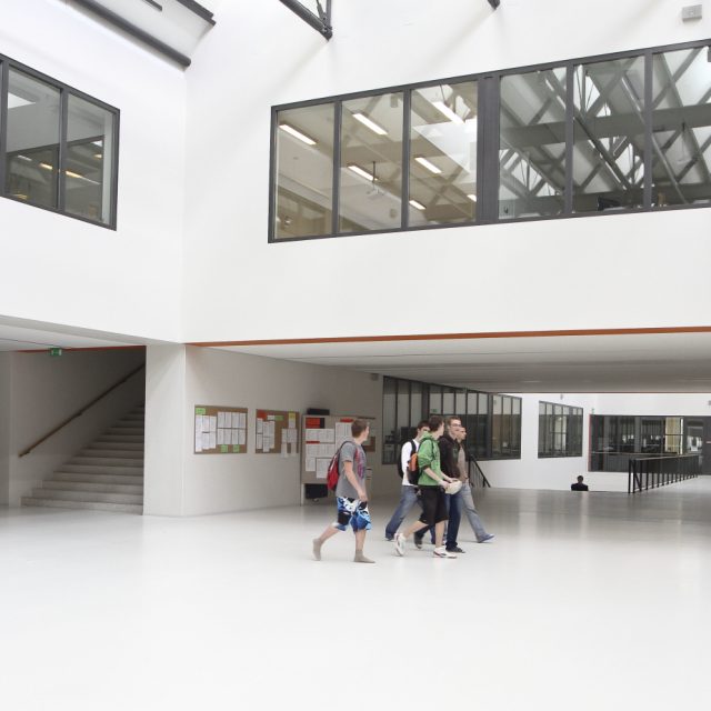 Střední průmyslová škola Ostrov  | foto: Jan Sokol,  ČTK