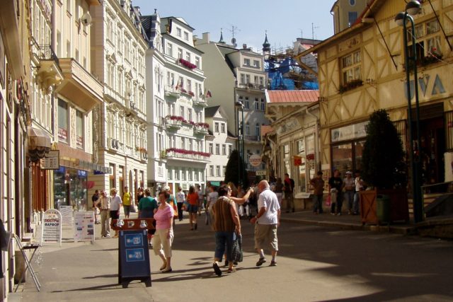 Karlovy Vary si oblíbili i zahraniční turisté | foto: Anna Duchková,  Český rozhlas