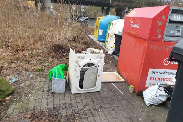 Černé skládky v Karlových Varech | foto: Andrea Strohmaierová,  Český rozhlas