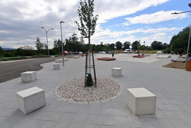 Nový skatepark a parkoviště v rekreačním areálu Bílá voda v Chodově | foto: Slavomír Kubeš,  ČTK