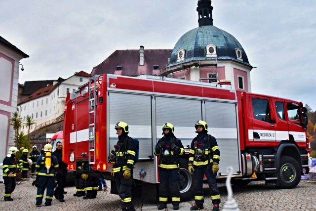 Cvičení karlovarských hasičů v Bečově | foto: HZS Karlovarského kraje