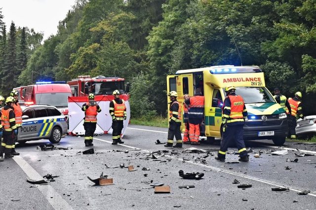 Další vážná dopravní nehoda na silnici I/6 v úterý odpoledne | foto:  HZS Karlovarského kraje