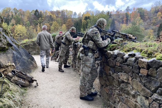 Státní hrad a zámek Bečov posloužil armádě ke speciálnímu cvičení | foto: Dominik Hron,  Český rozhlas