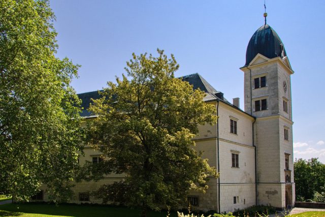 Hrubý Rohozec pohledem z anglického parku | foto: Jaroslav Hoření,  Český rozhlas