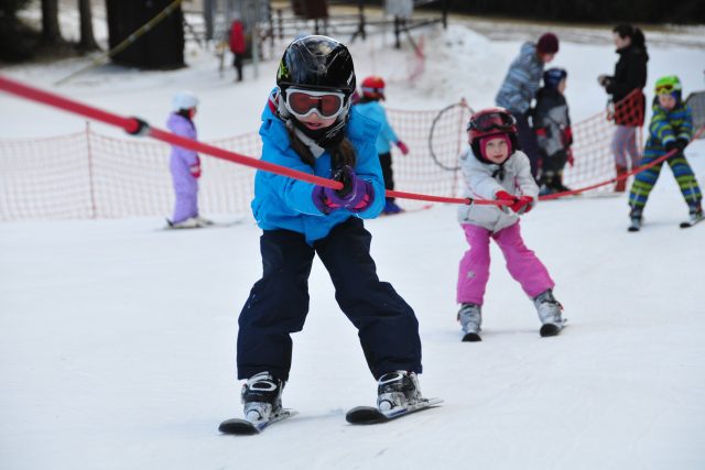 Lyžařská škola,  děti,  lyžování,  výuka. Ilustrační foto | foto: Fotobanka Profimedia