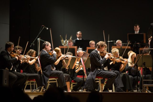 Karlovarský symfonický orchestr | foto: Karlovarský symfonický orchestr