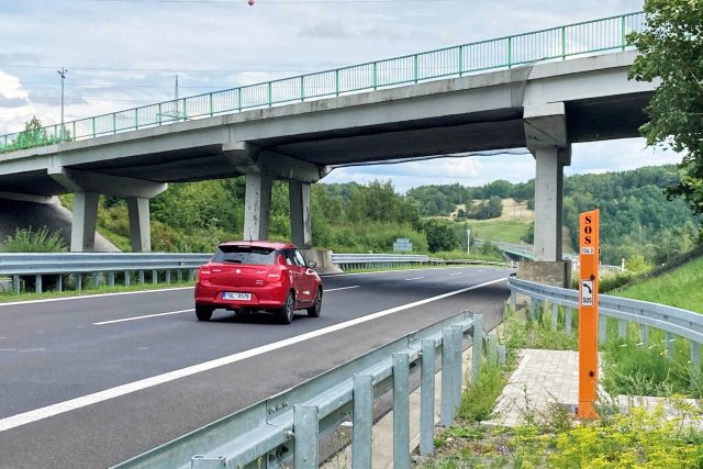  Most mezi Loktem a Novým Sedlem přes dálnici D6 čeká demolice | foto: Zdeněk Trnka,  Český rozhlas