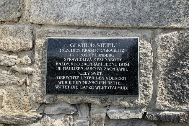 Pamětní deska Gertrud Steinl v Kraslicích | foto: Ivana Sedláčková,  Český rozhlas