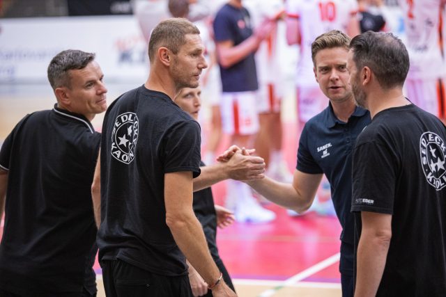 Asistent trenéra volejbalového Karlovarska Jakub Salon | foto: VK ČEZ Karlovarsko