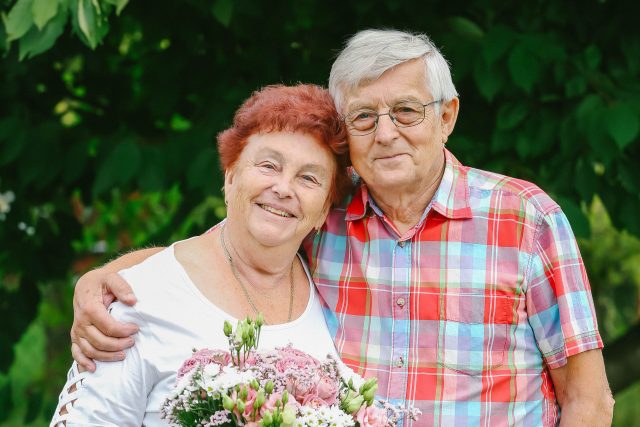  Rok mu trvalo, než mi dal pusu. O ruku jsem ho před 56 lety žádala netradičně u tanku