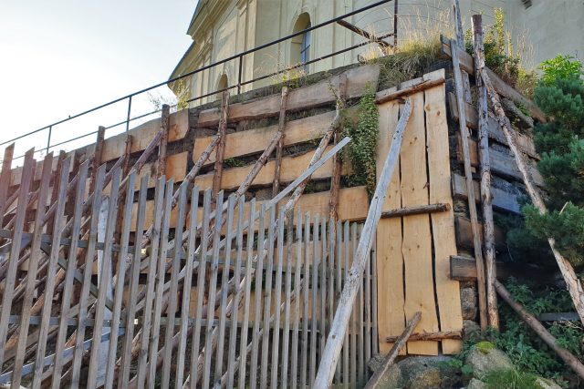 Bečov nad Teplou kontroluje opěrné zdi. Průzkum skončí příští rok | foto: Zdeněk Trnka,  Český rozhlas