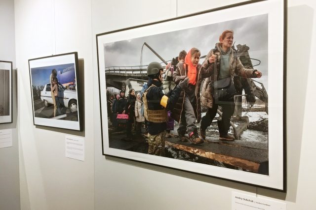 Výstava ukrajinských profesionálních fotografů Bojují i za nás v chebské Galerii 4 | foto: Josef Šorfa,  Český rozhlas