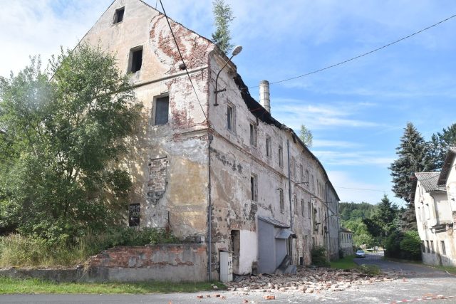 Bývalá porcelánka v Jakubově | foto:  HZS Karlovarského kraje