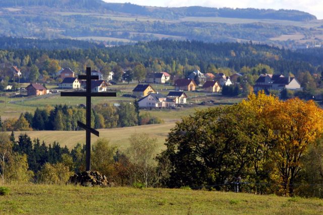 Obec Kolová,  část Háje na snímku z roku 2003 | foto: Martin Stolař,  MAFRA / Profimedia