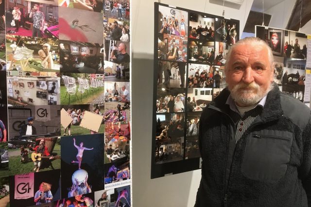 Chebská Galerie 4 připomíná 35. výročí své existence profilovou výstavou nazvanou Výroční zpráva - 37 let G4. Na snímku ředitel galerie Zbyněk Illek | foto: Josef Šorfa,  Český rozhlas