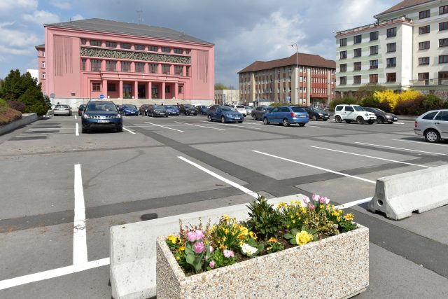 Část náměstí Budovatelů v Sokolově | foto: Slavomír Kubeš,  ČTK