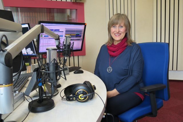 Světlana Čiberová ve studiu Českého rozhlasu Hradec Králové | foto: Milan Baják,  Český rozhlas