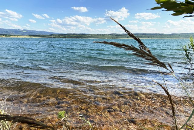 Voda v jezeře Medard je průzračně čistá | foto: Jana Strejčková,  Český rozhlas