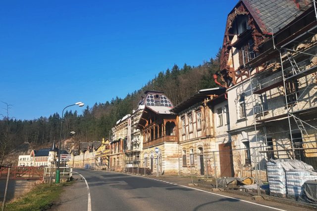 Bývalé lázně Kyselka prochází obnovou několik let | foto: Naďa Krásná,  Český rozhlas